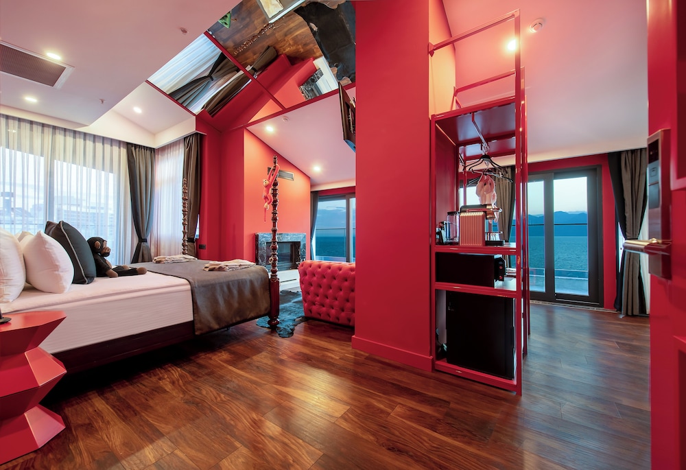 Design, Suite, King Bed, Sea View, Hot Tub