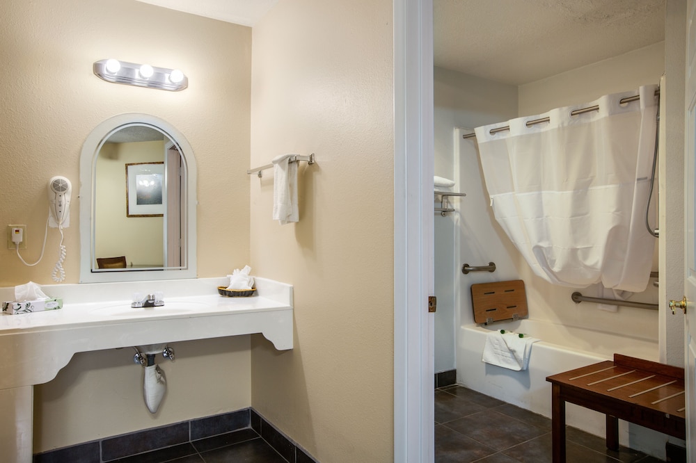 Sandia Peak Inn Old Town ABQ, a Howard Johnson by Wyndham 36/38