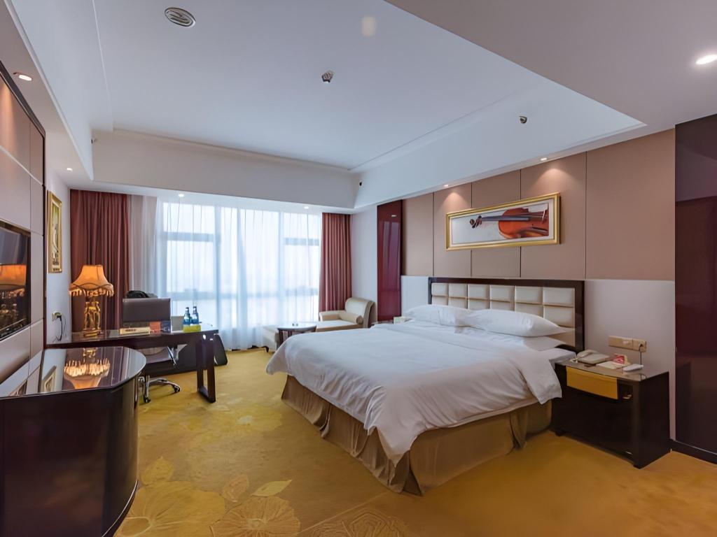 Vienna International Hotel (Zhongshan North Station) 33/57
