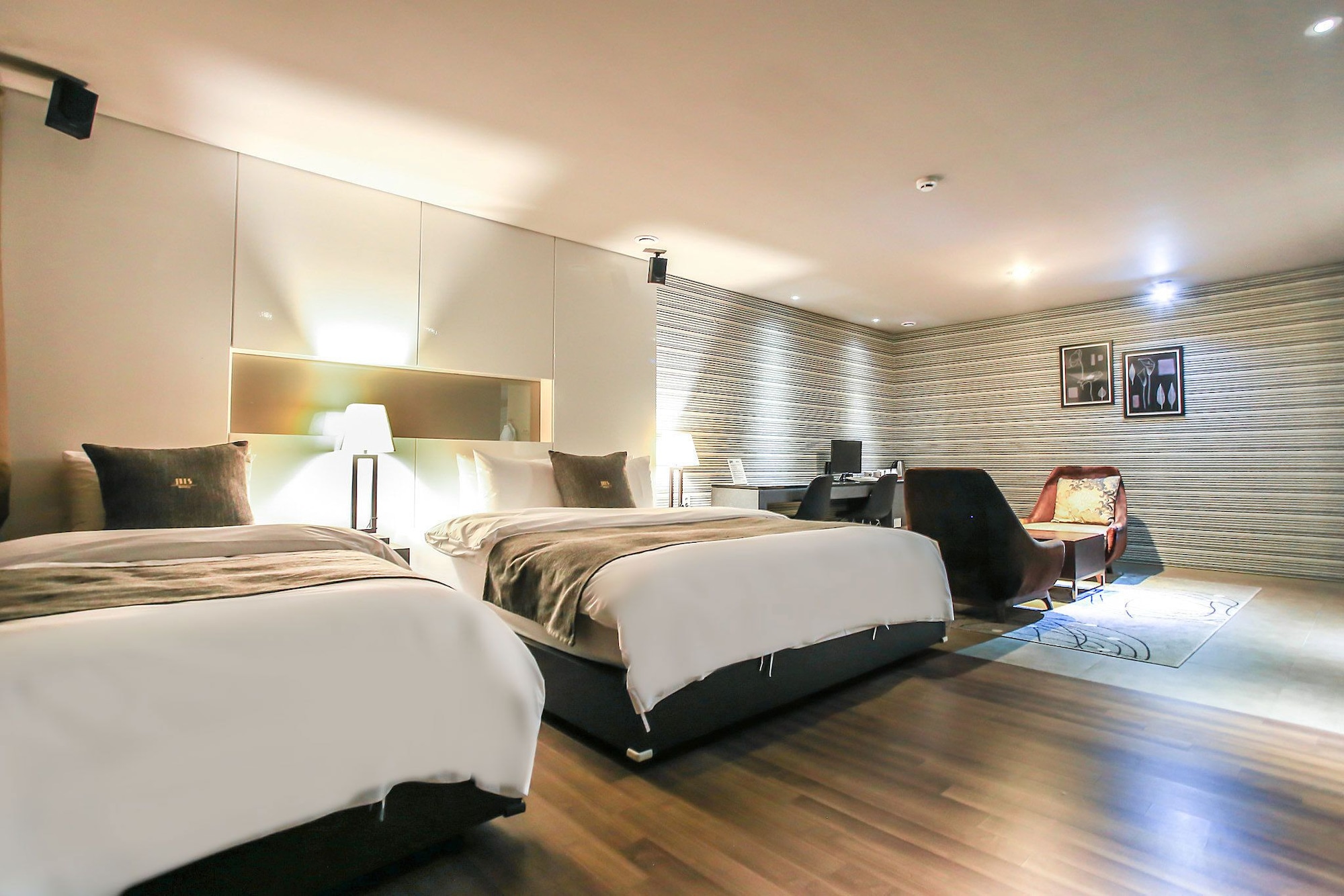 Suite, Twin Beds, 1 Double and 1 Single Bed