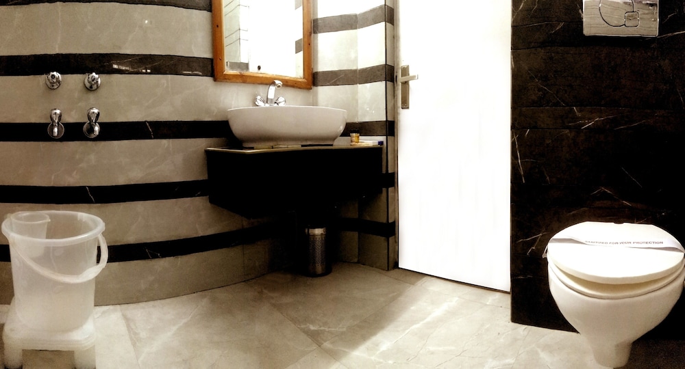 Hotel Vatika 28/29