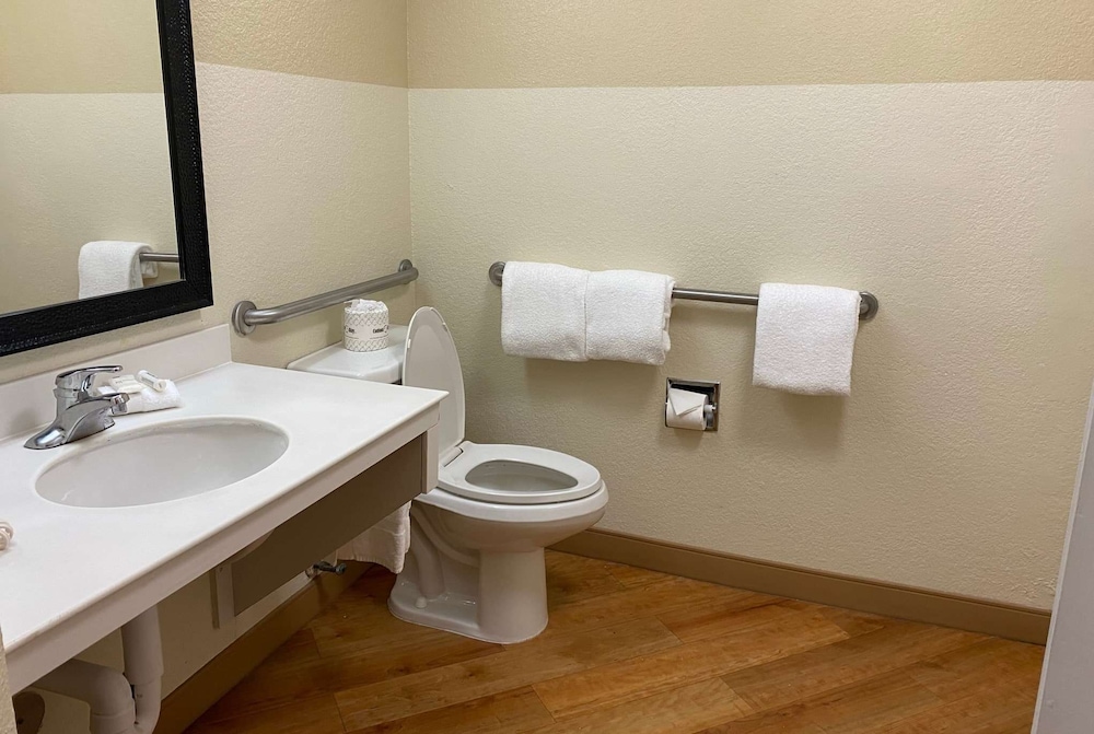 La Quinta Inn & Suites by Wyndham Ft. Lauderdale Airport 13/42