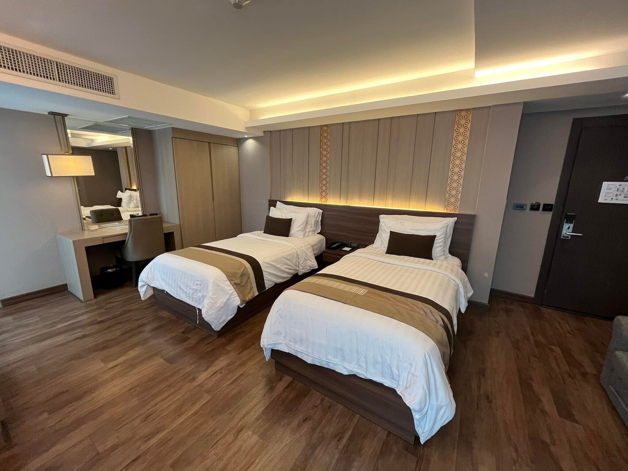 PREMIER, TWIN BEDS