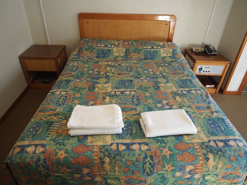ASCOT MOTOR INN 14/32