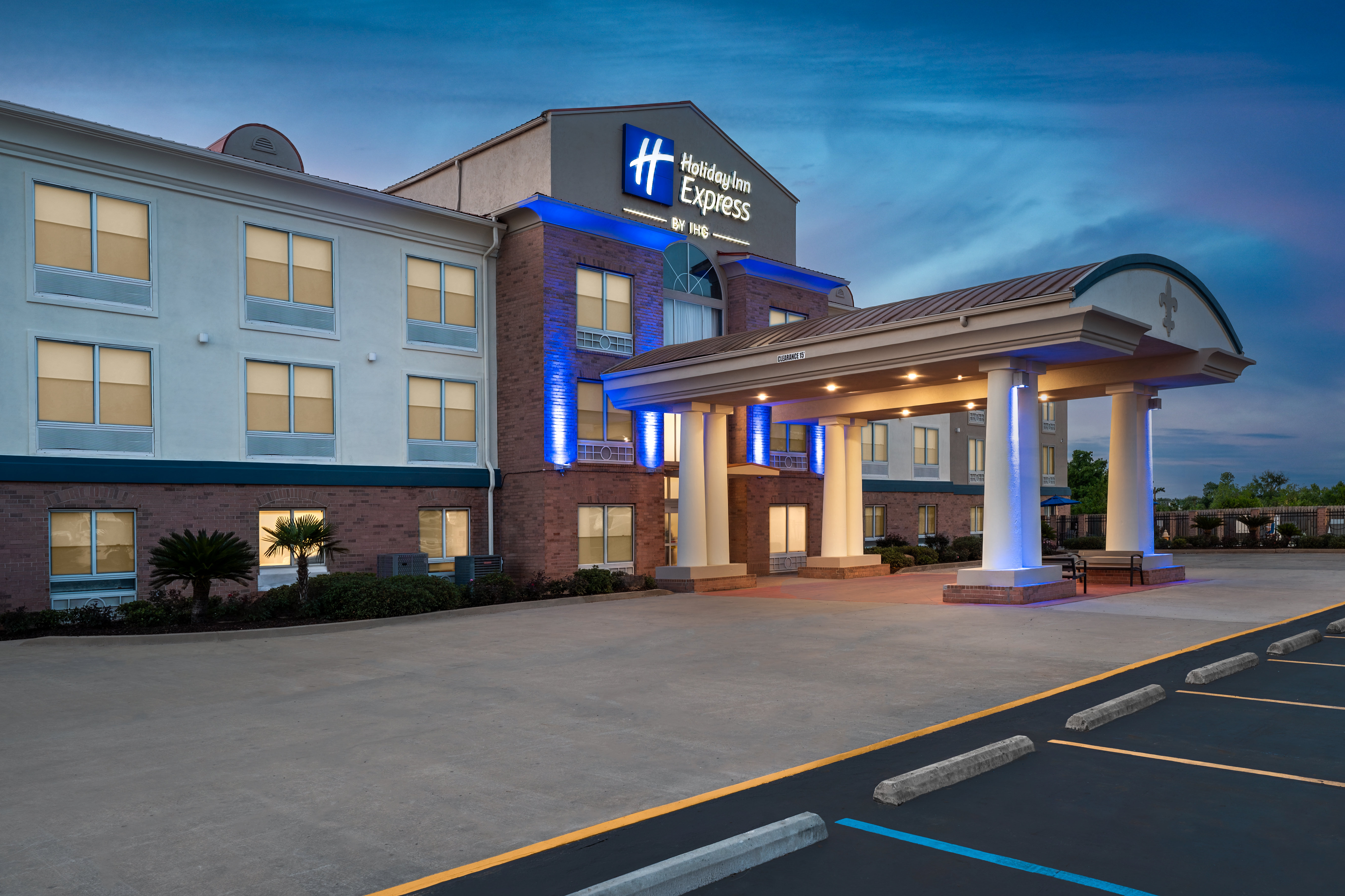 Holiday Inn Express Hotel Suites Alexandria 59/62