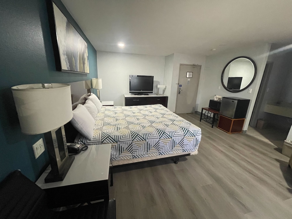 Portside Inn & Suites 34/58