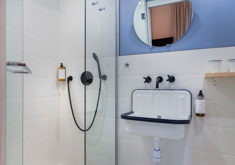 غرفة بسرير كينج بشرفة، Hotel La Nouvelle Republique & Hammam 3/3