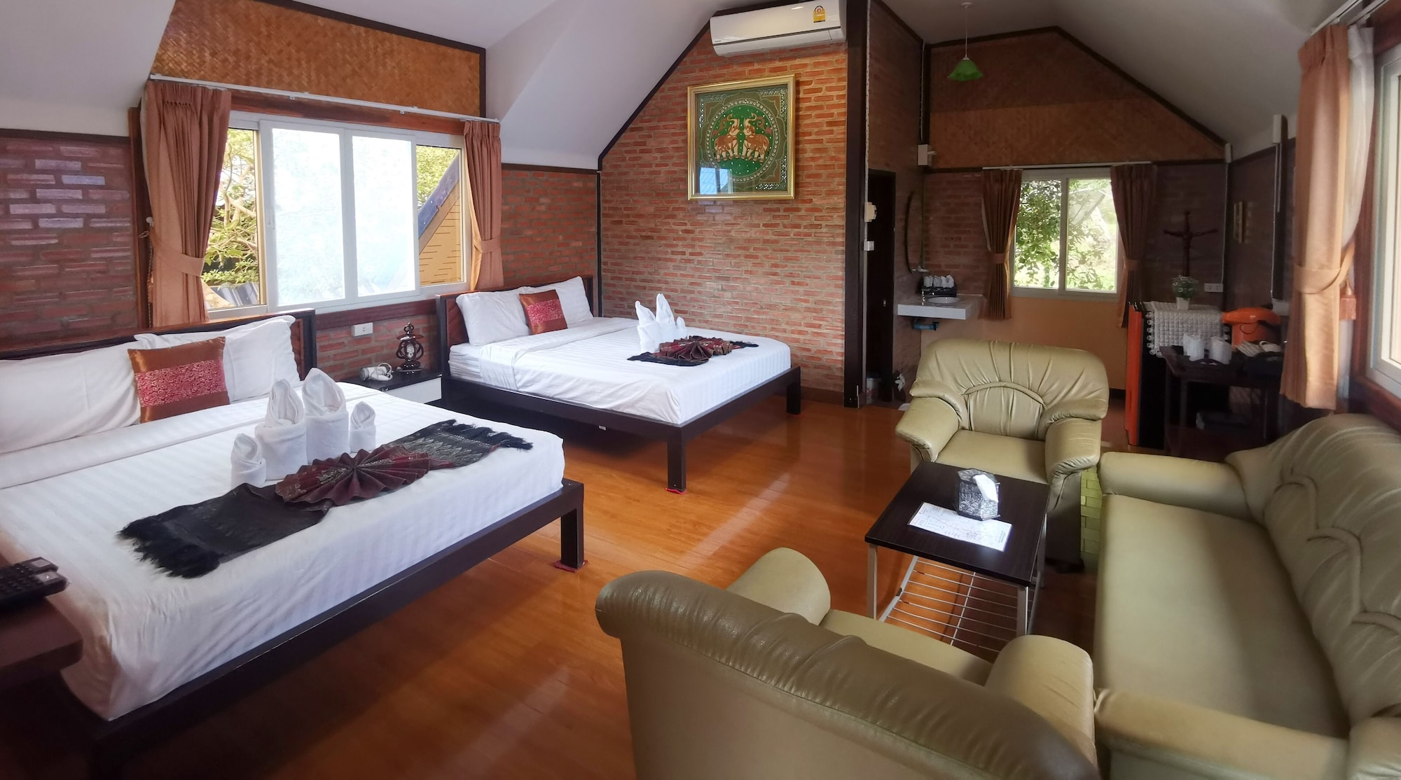 DELUXE, BUNGALOW, TWIN BEDS