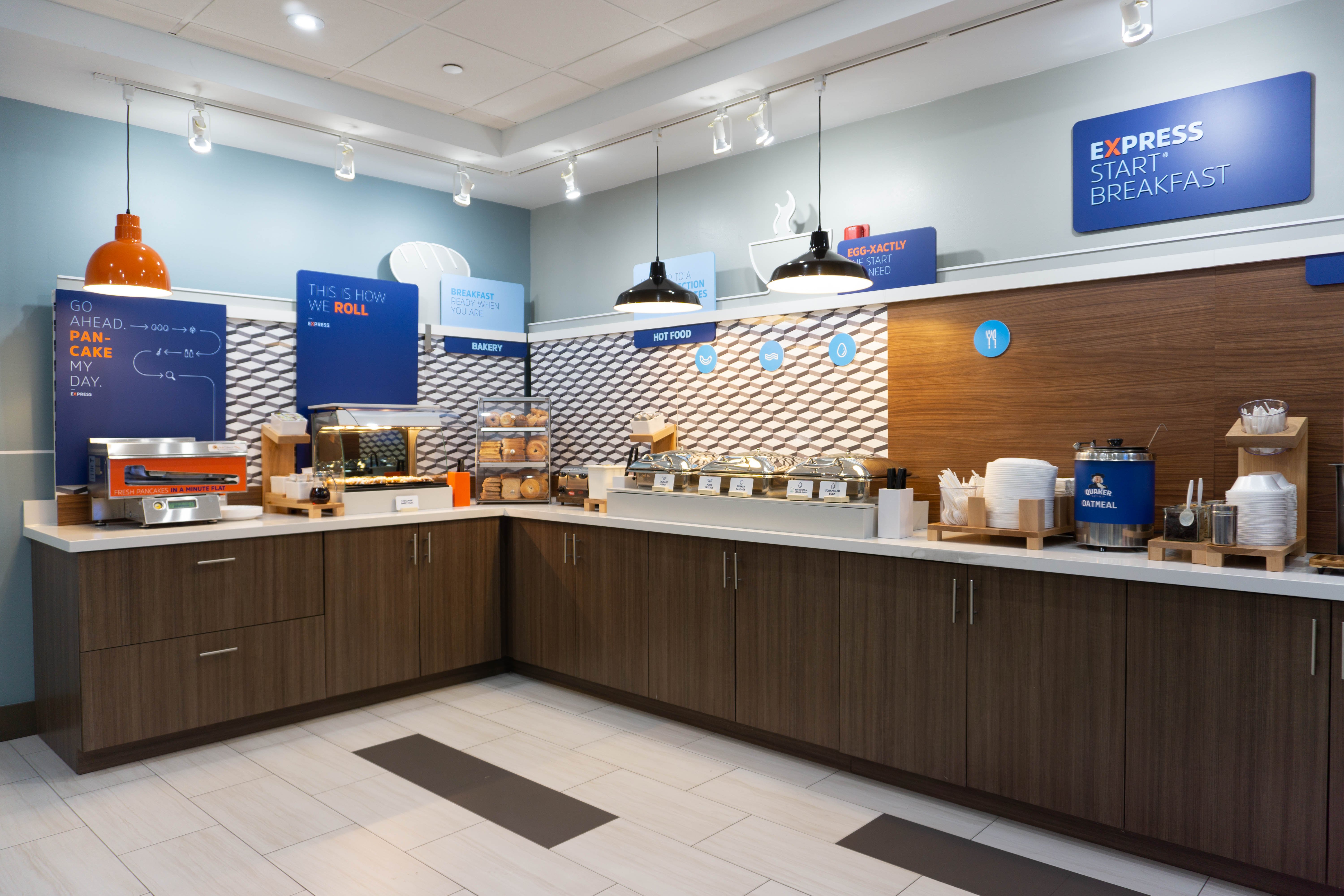 Holiday Inn Express Hotel And Suites Los Angeles Downtown West 10/55