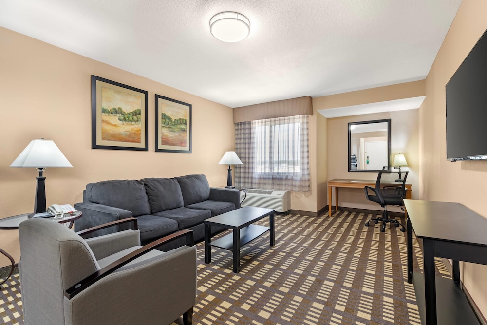 QUALITY INN AND SUITES PLANO EAST RICHARDSON 44/62