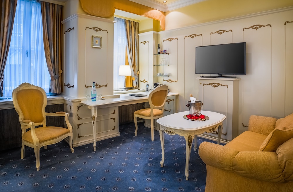 SCHLOSSHOTEL ROMISCHER KAISER 34/52