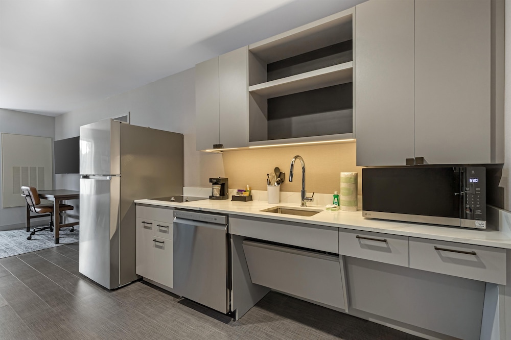Homewood Suites by Hilton Walker Grand Rapids North 10/56