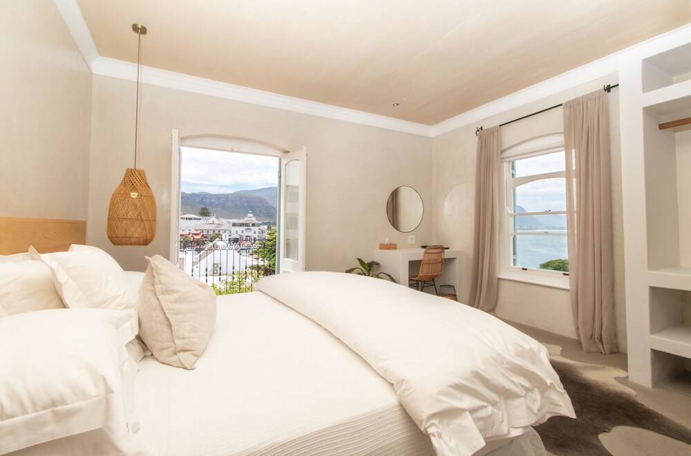 Auberge Burgundy Guest House Hermanus 14/43
