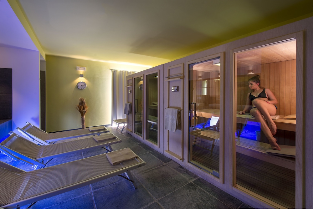 swimming pool spa
