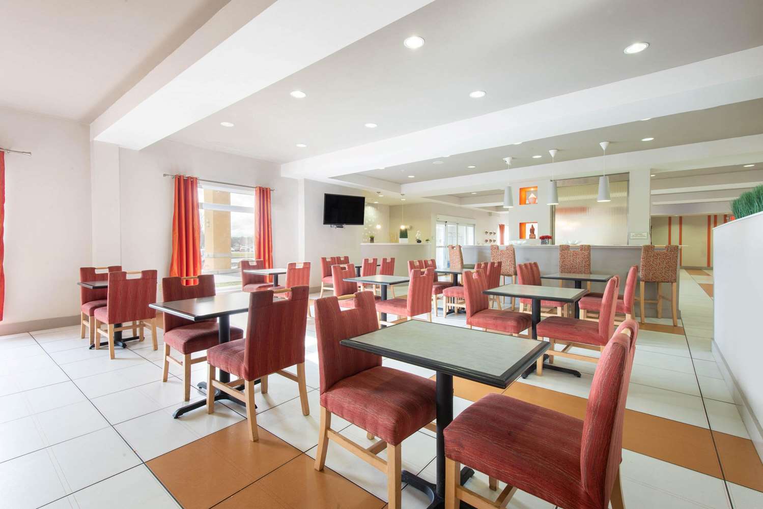La Quinta Inn & Suites by Wyndham Harrisburg-Hershey 36/51