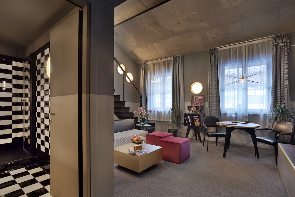 Stories Boutique Hotel 63/72