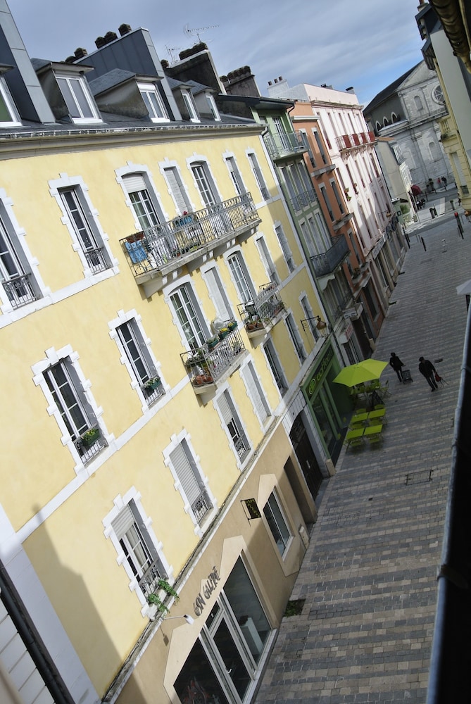 Brit Hotel Bosquet 1/27