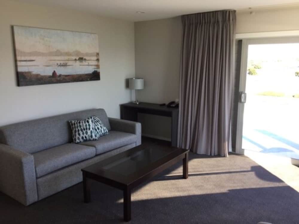 East Pier Hotel 10/26