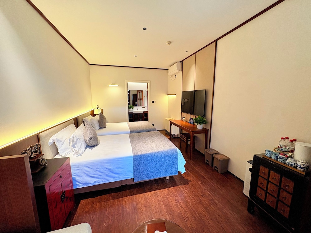 The Jingshan Garden Hotel 21/66