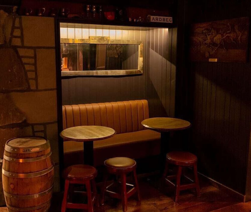 Whisky Vaults Hotel 34/50