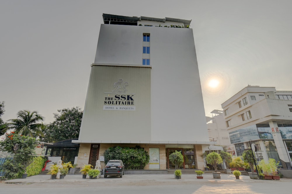 The Ssk Solitaire Hotel & Banquets 5/50