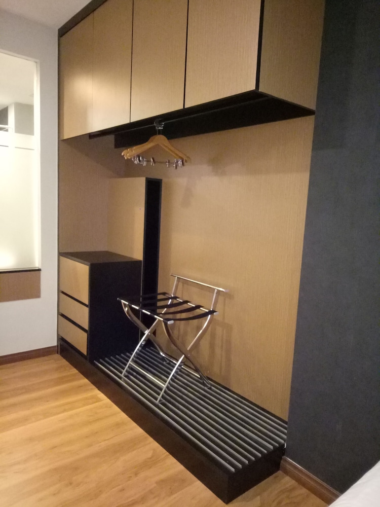Roxy Hotel Apartment 49/58