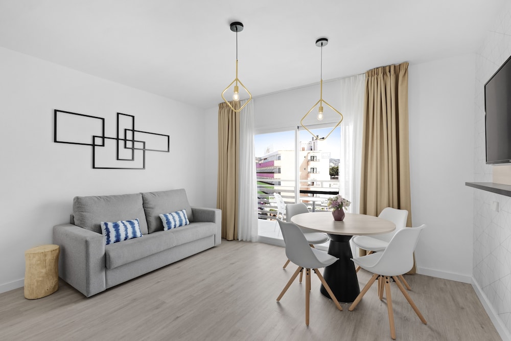 Palmanova Suites by TRH 30/46