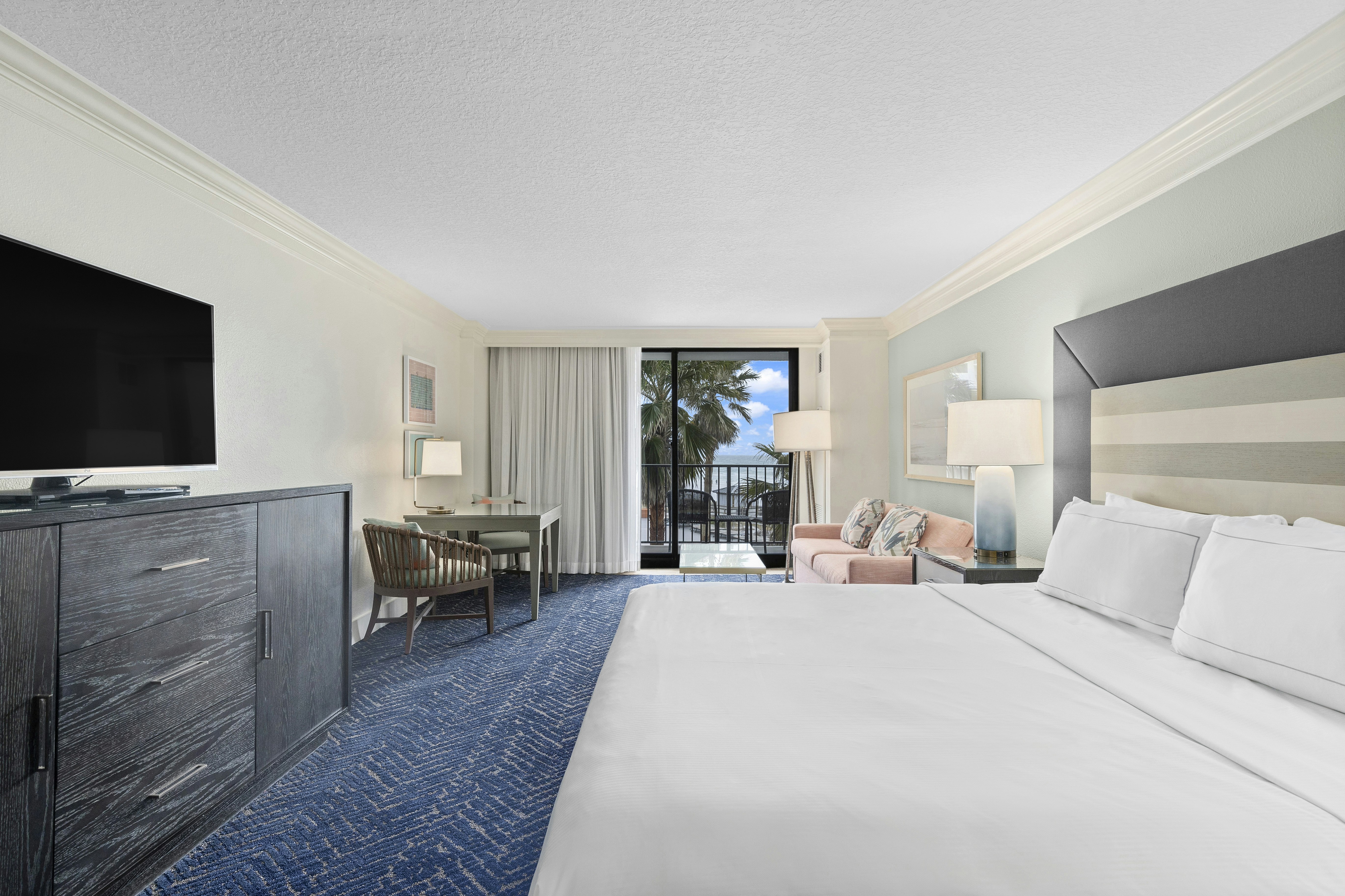 ROOM, KING BED, ACCESSIBLE