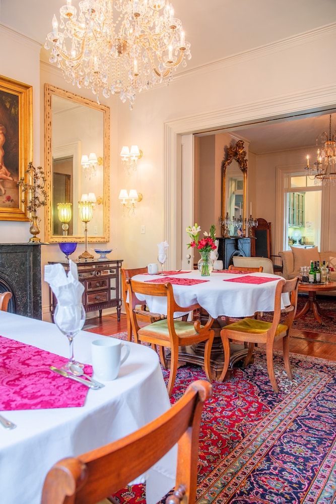 Justine Inn Savannah 52/62