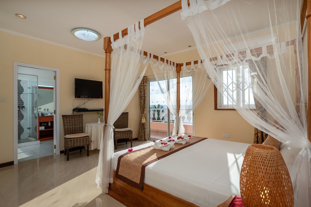 Glacis Heights Villa 11/50