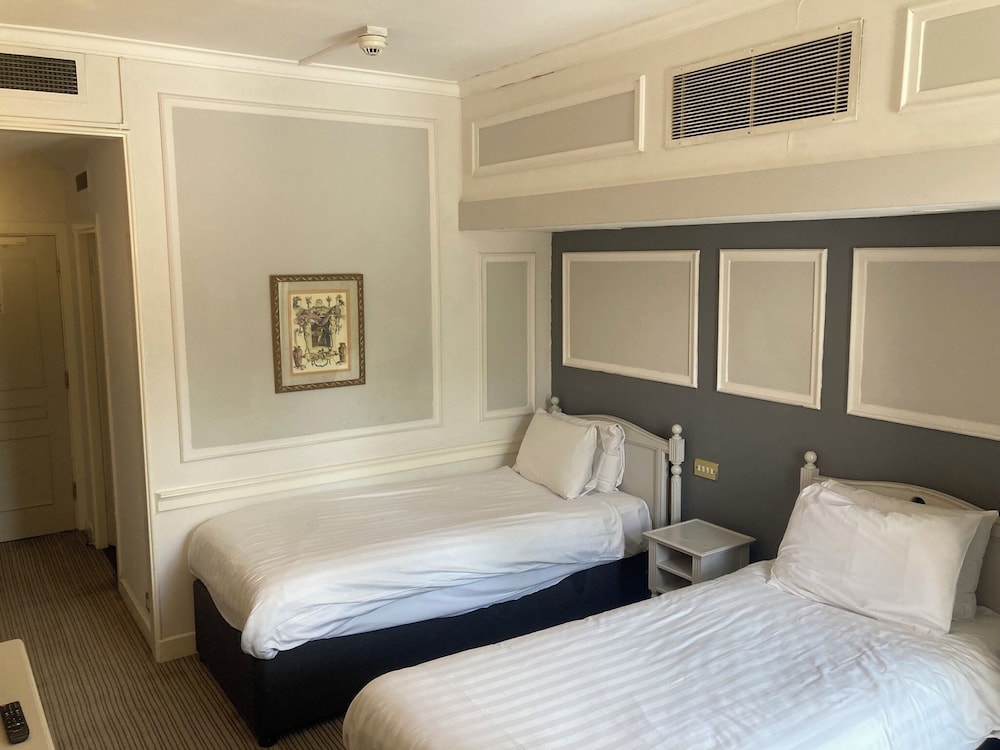 The Angel Hotel Cardiff 19/60