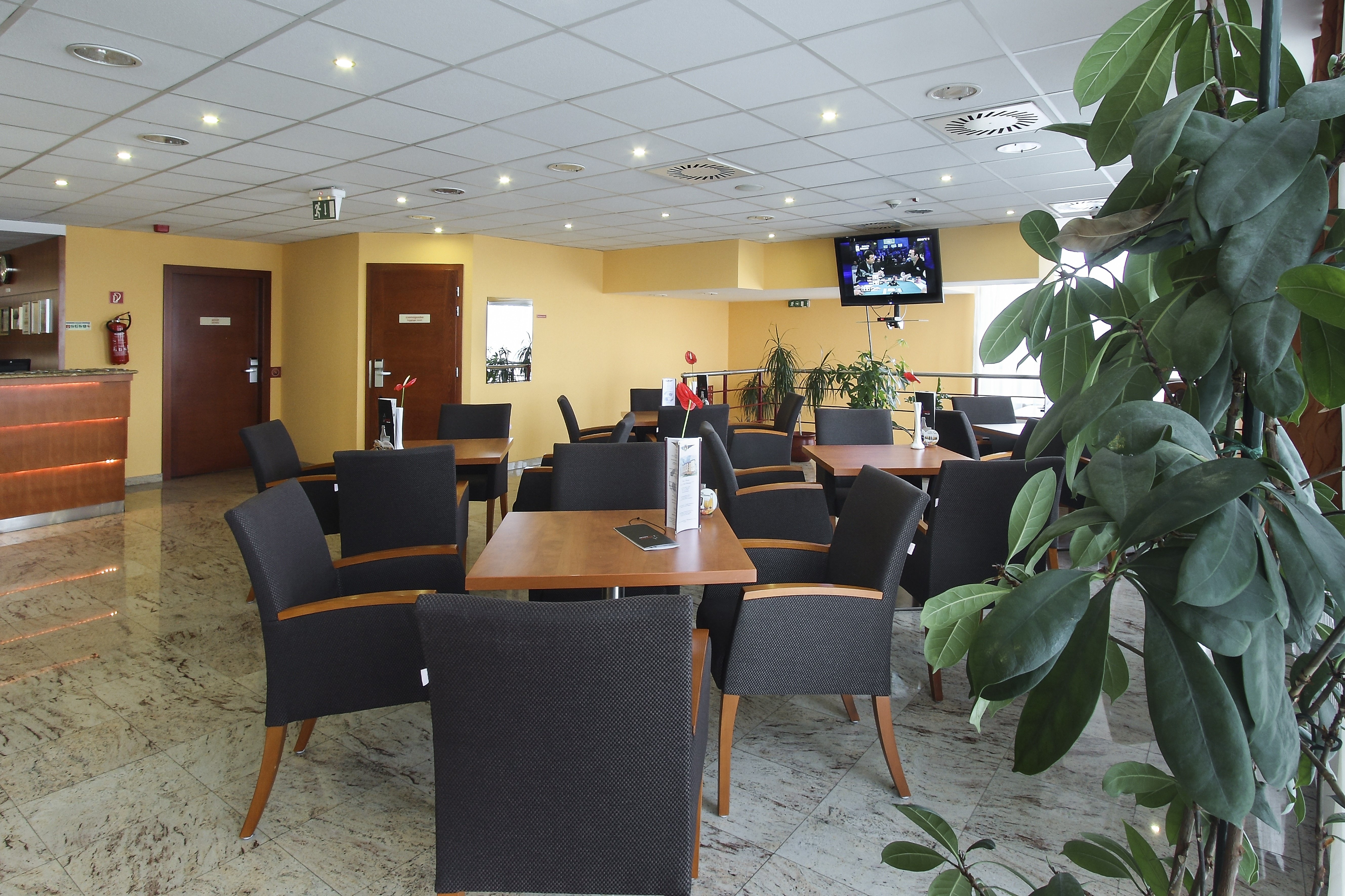 AIRPORT HOTEL BUDAPEST 67/73