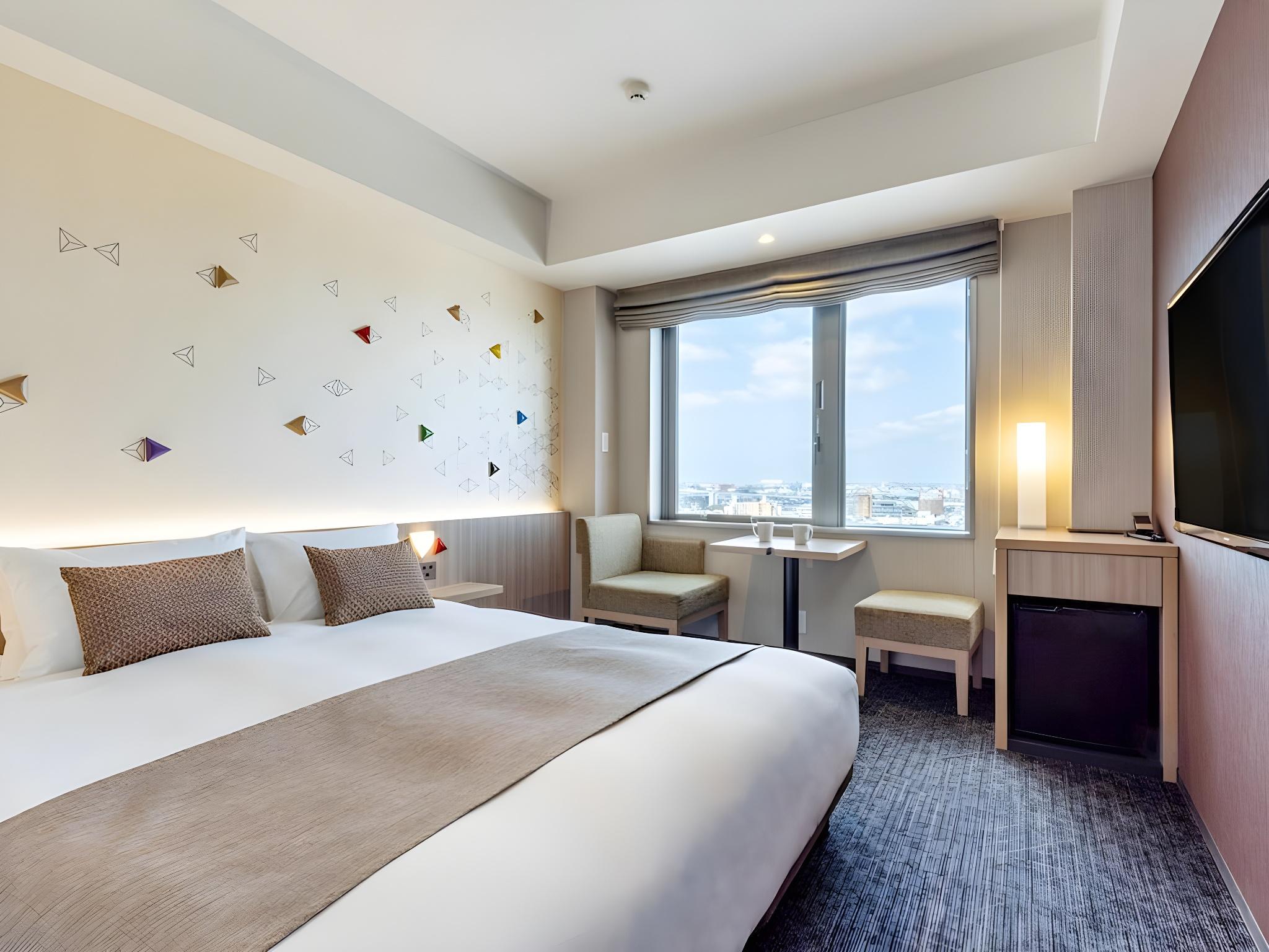 Moderate, Single, King Bed