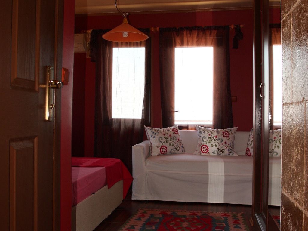 ROOM, DOUBLE BED