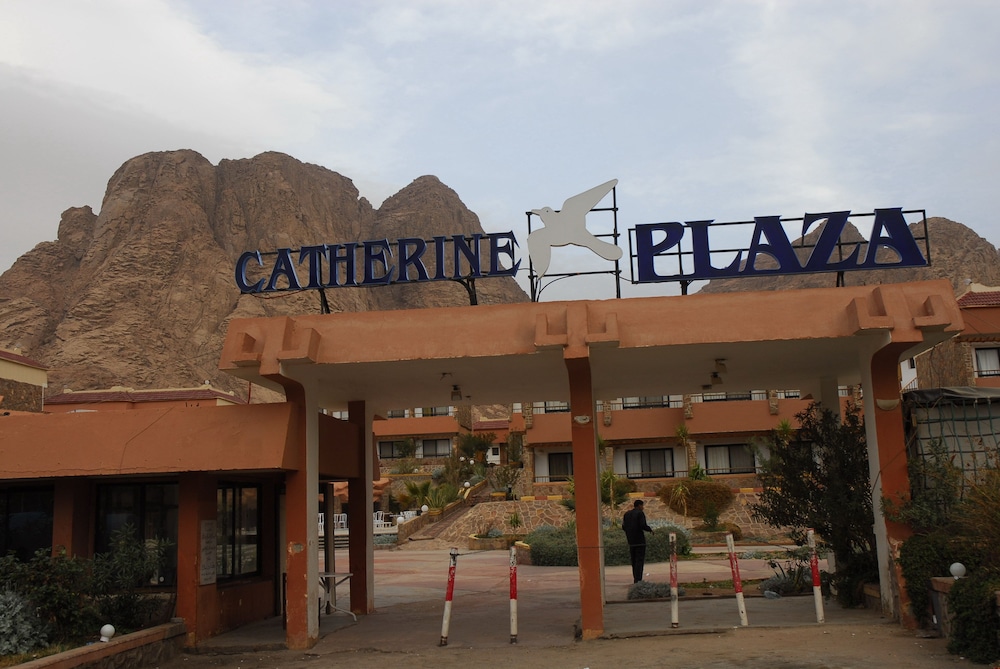 Catherine Plaza 2/48