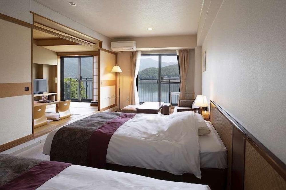Japanese Western, Twin Beds, 4 Futon Beds, Lake View, East Wing، Fuji Lake Hotel 3/7