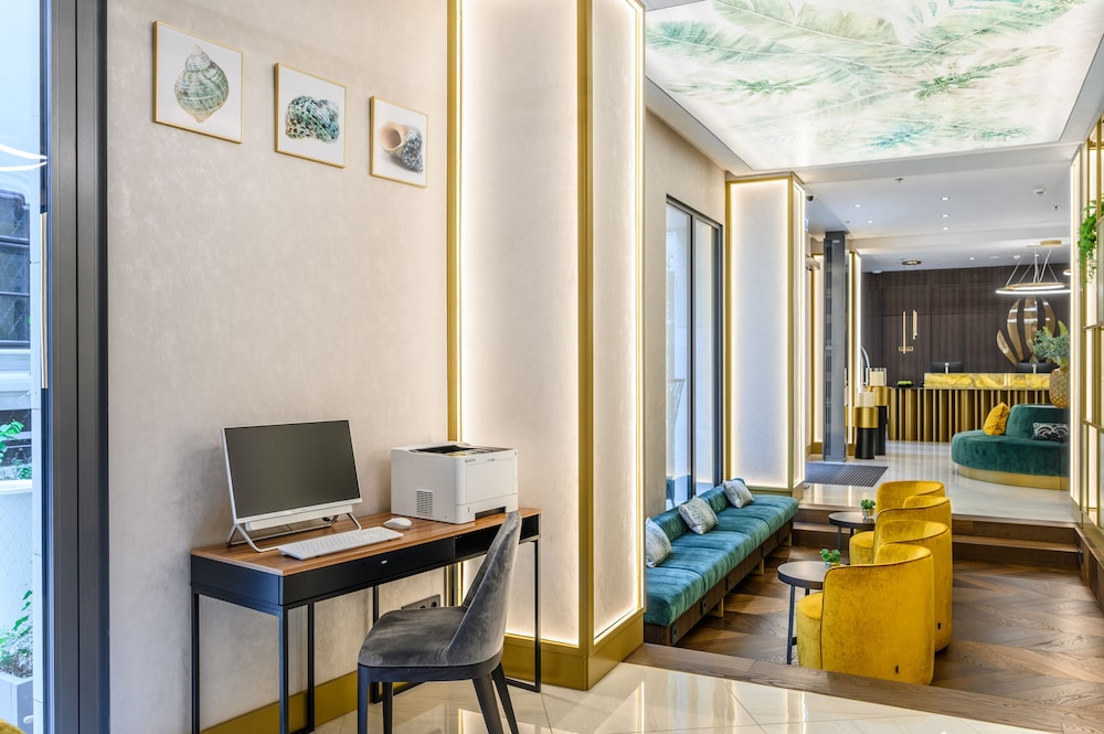 Hotel Emerald & Suites 46/56