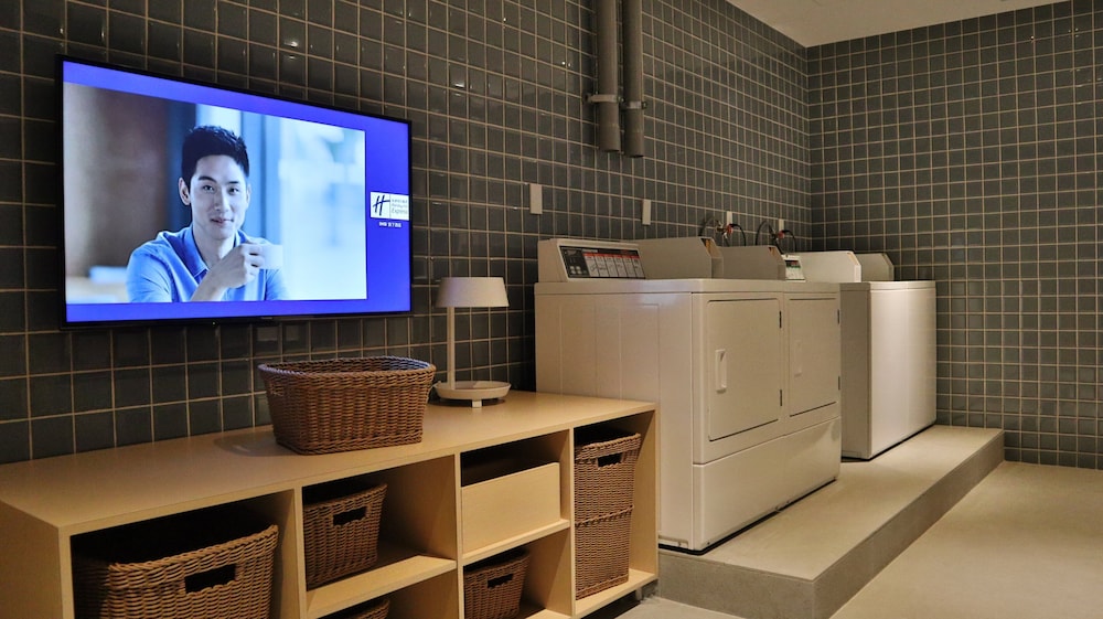 Holiday Inn Express Taichung Fengchia 12/51