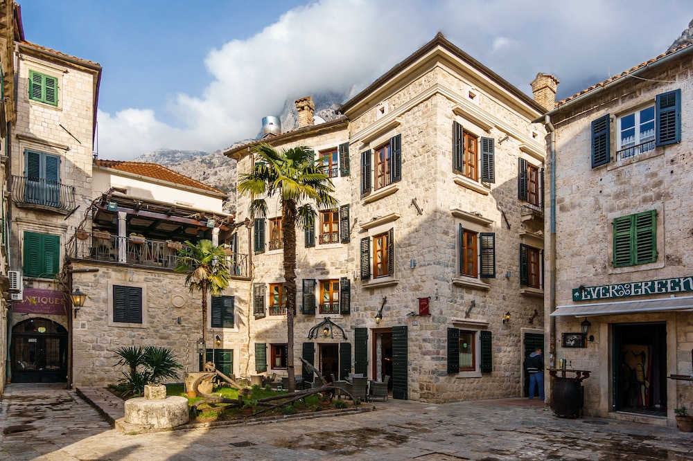 Hotel Monte Cristo 68/74