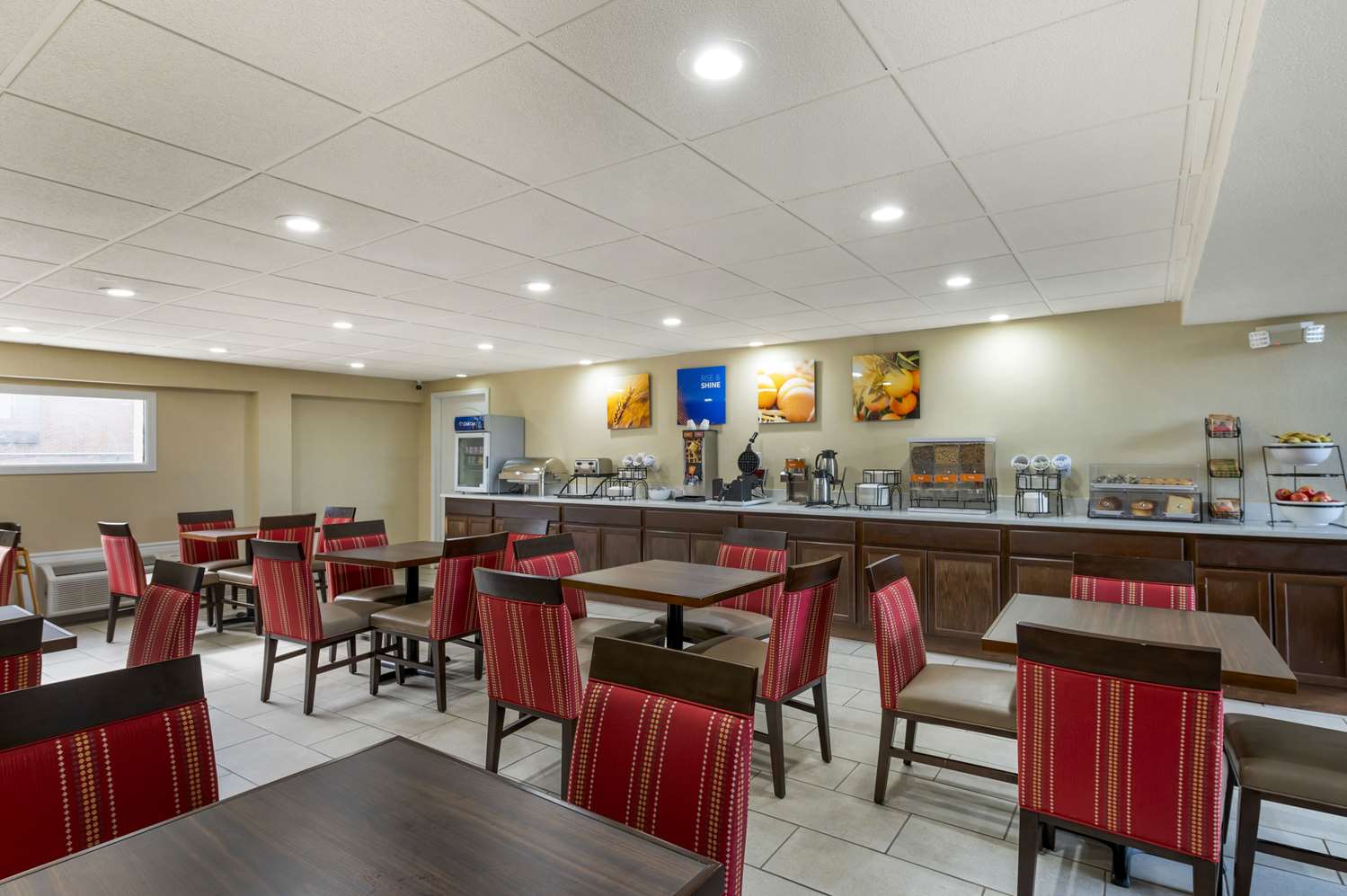 Comfort Inn & Suites Indianapolis Northwest - College Park 28/39