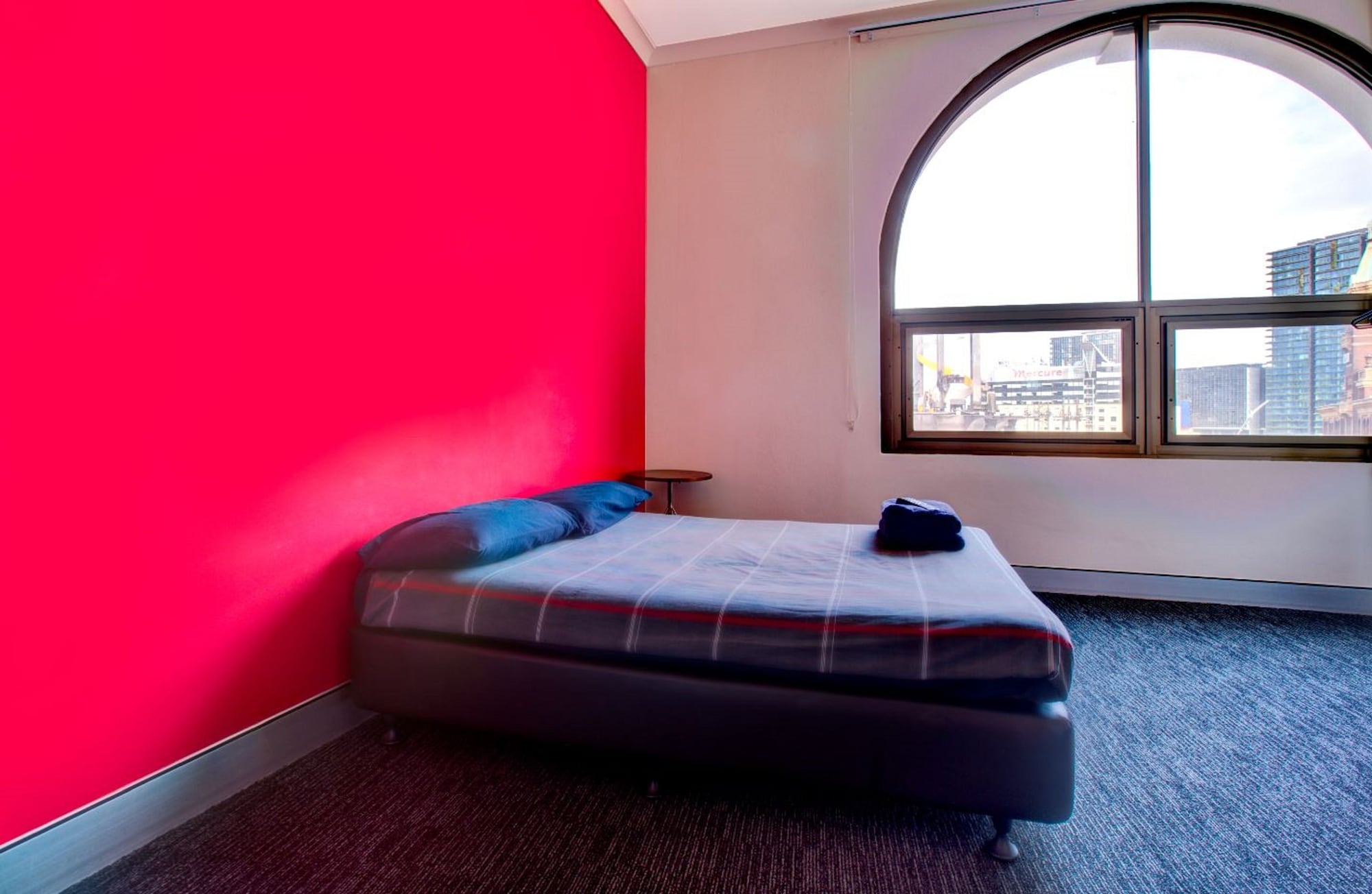 ROOM, DOUBLE BED