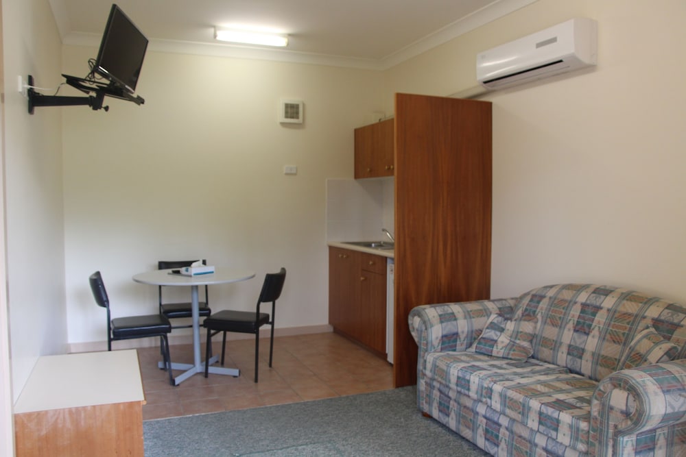 PIONEER WAY MOTEL 9/55