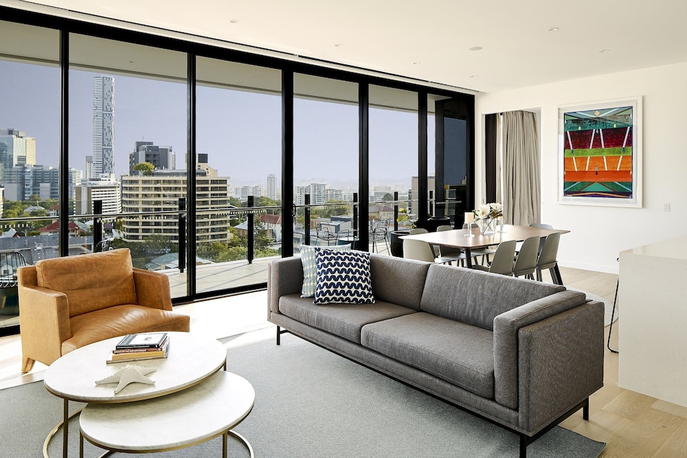 The Johnson Brisbane - Art Series 47/77