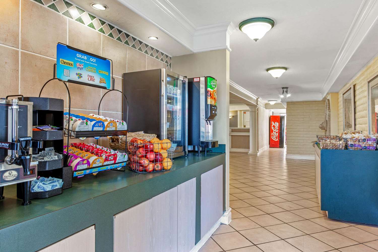 La Quinta Inn by Wyndham Tampa Bay Pinellas Park Clearwater 9/56