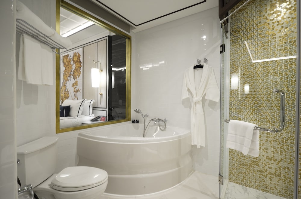 Movenpick Myth Hotel Patong 24/65
