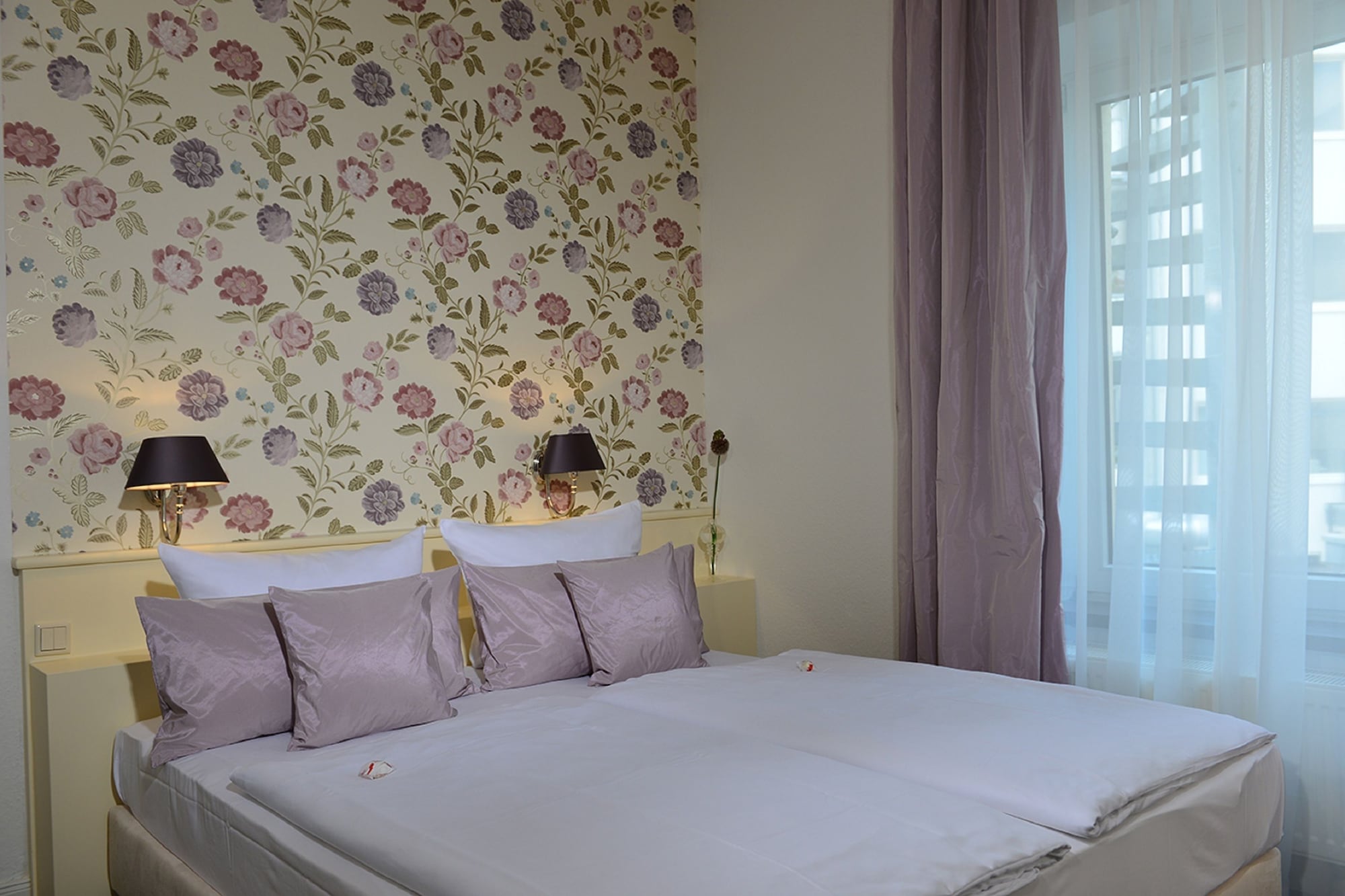 BASIC, DOUBLE OR TWIN BED