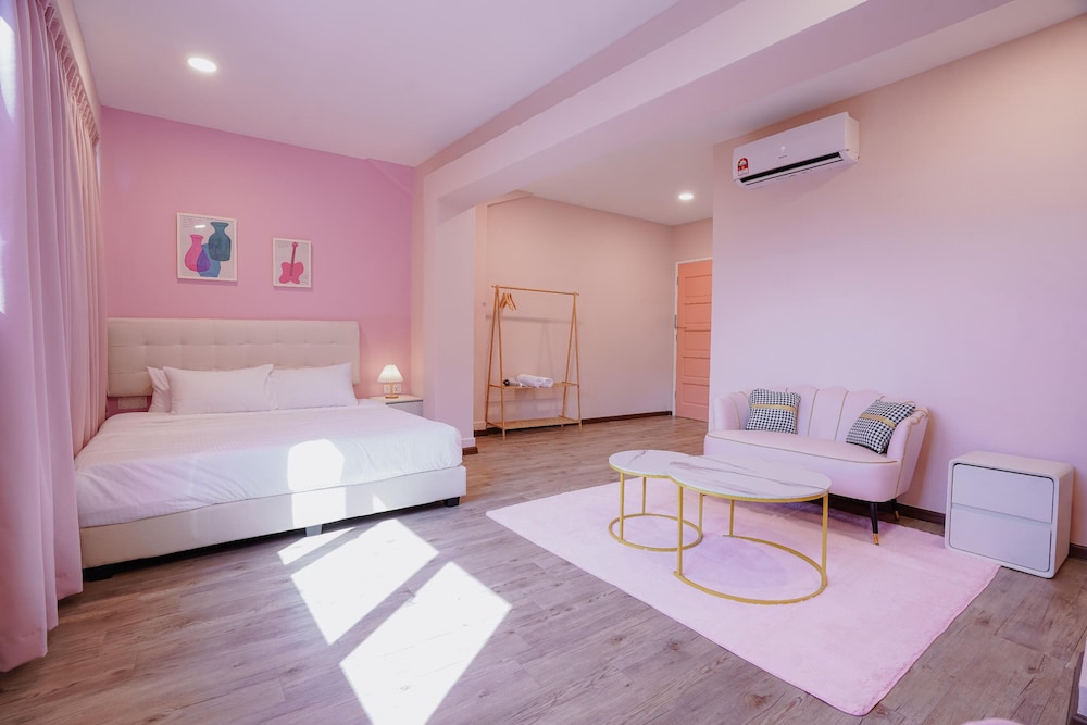 Pink Cabana Hotel 30/78