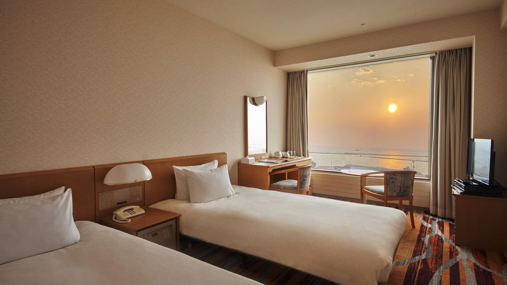 Sunset, Standard, Twin Beds, Side Ocean View, Ocean View, High Floor