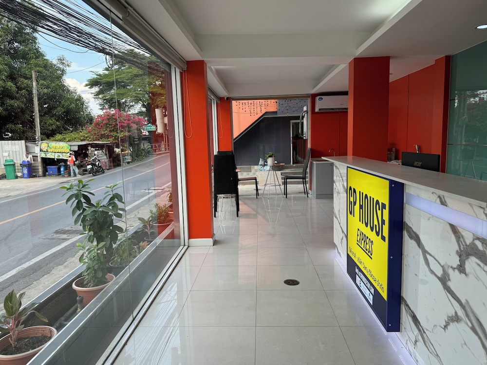 Solo Express Sukhumvit 81 8/57