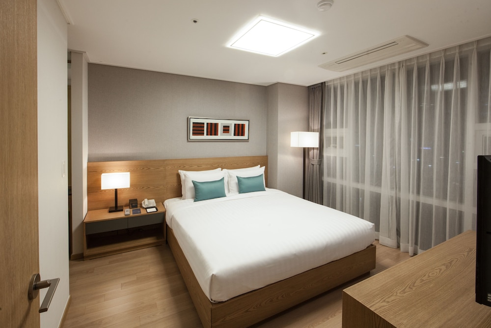 2 BEDROOMS, DELUXE